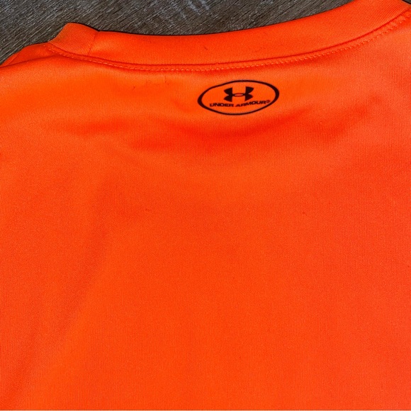 SOLD Under Armour HEATGEAR Size 6 Tee - Picture 8 of 8